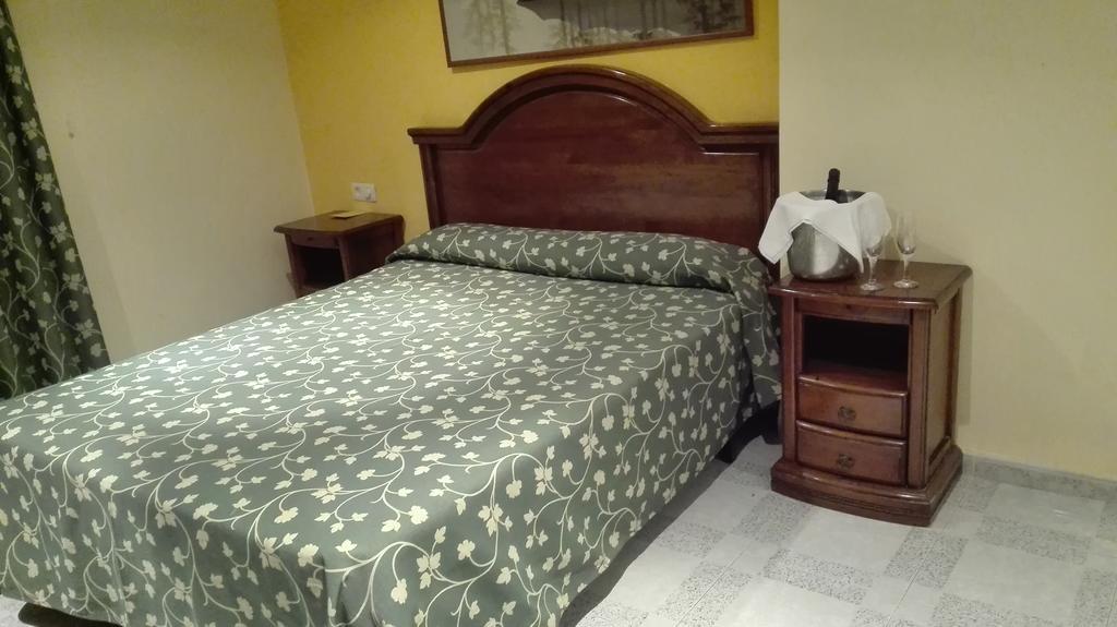 Hostal Andres 엘 살레르 객실 사진